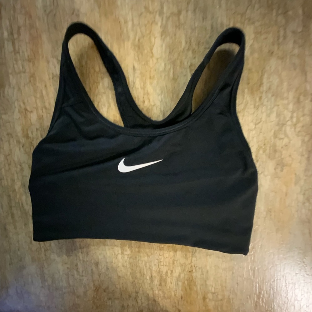 Bundle of 6 sports bras - 5 Nike 1 adidas sports bras in good condition SMALL